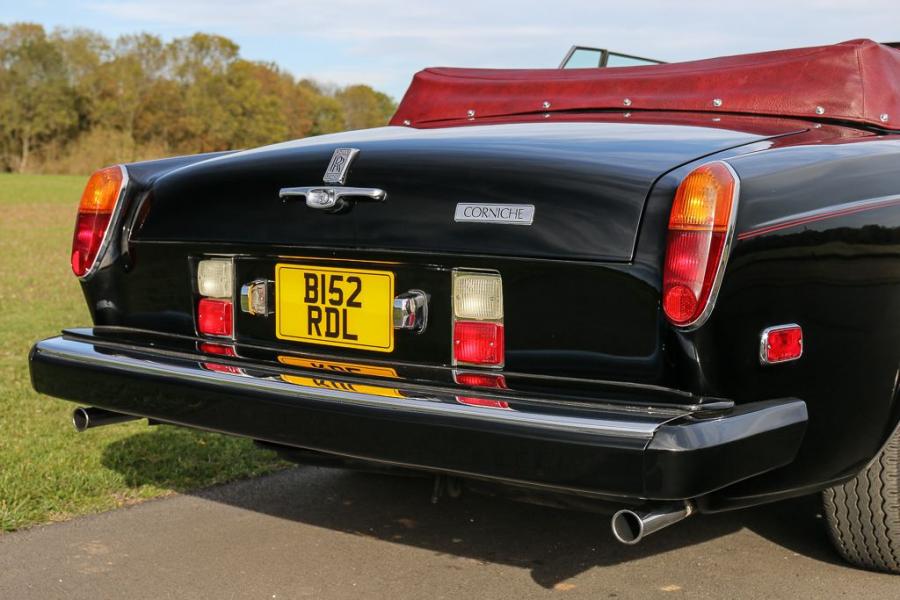 Детали экстерьера Rolls-Royce Corniche Cabriolet 1981 года  (фото 27 из 36)